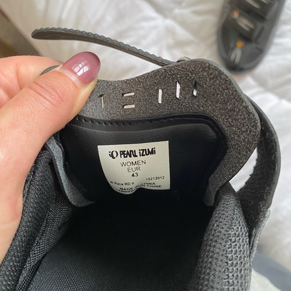 Pearl Izumi cycling shoes—size 43 Euro or US 10 - Picture 5 of 5
